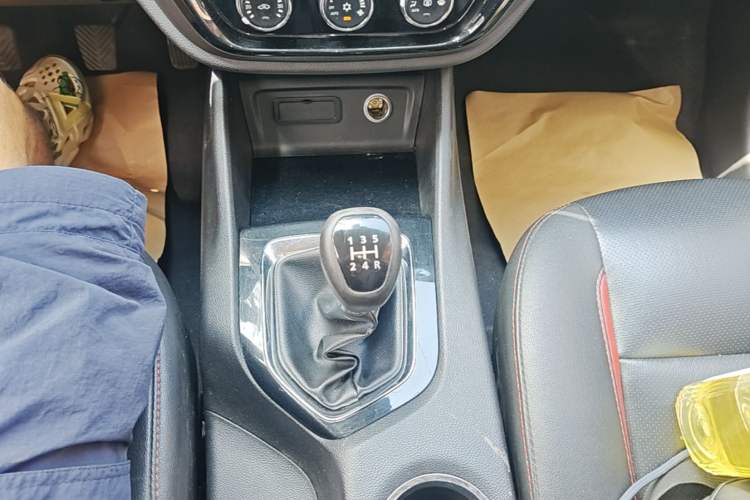 Used Soueast DX3 2016 1.5L Manual Luxury Edition Gear Lever
