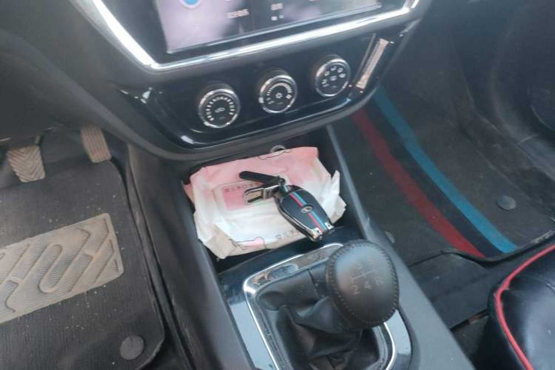Used Soueast DX3 2016 1.5L Manual Luxury Edition Gear Lever