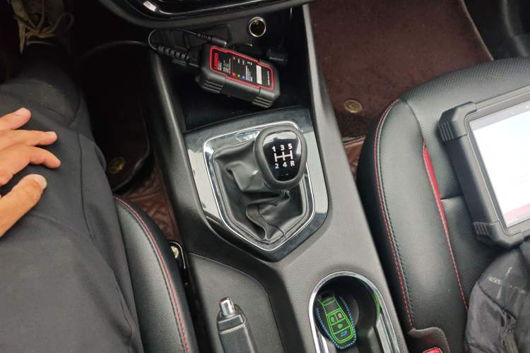 Used Soueast DX3 2016 1.5L Manual Luxury Edition Gear Lever