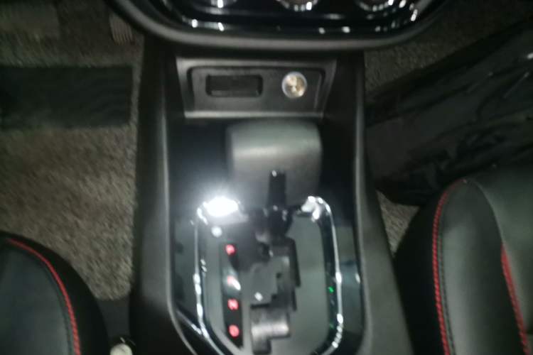Used Soueast DX3 2016 1.5T CVT Prestige Edition Gear Lever