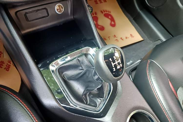 Used Soueast DX3 2016 1.5L Manual Luxury Edition Gear Lever