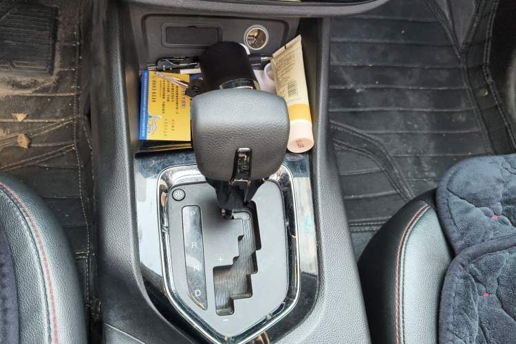 Used Soueast DX3 2016 1.5T CVT Flagship Model Gear Lever