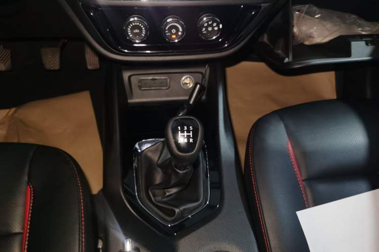 Used Soueast DX3 2016 1.5L Manual Flagship Version Gear Lever