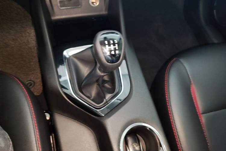 Used Soueast DX3 2016 1.5L Manual Luxury Edition Gear Lever