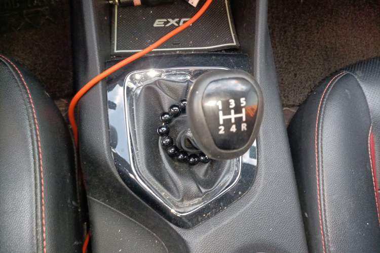 Used Soueast DX3 2016 1.5L Manual Luxury Model Gear Lever