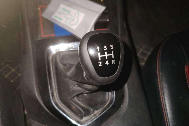 Used Soueast DX3 2016 1.5L Manual Luxury Edition Gear Lever