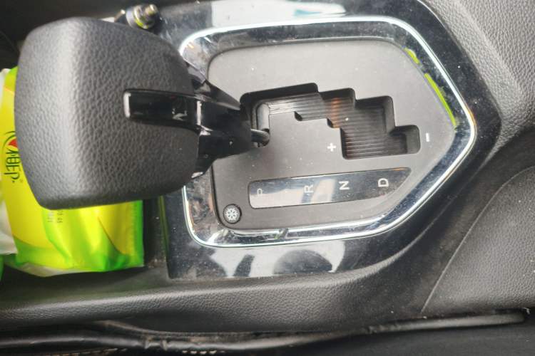 Used Soueast DX3 2016 1.5T CVT Prestige Edition Gear Lever
