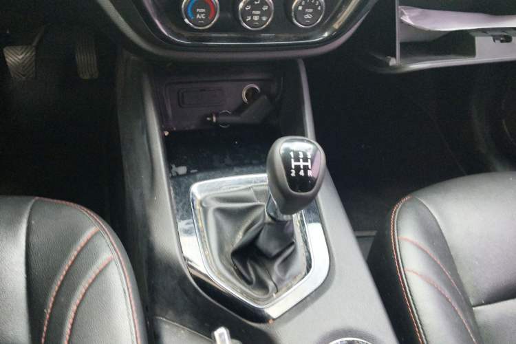 Used Soueast DX3 2016 1.5L Manual Luxury Model Gear Lever