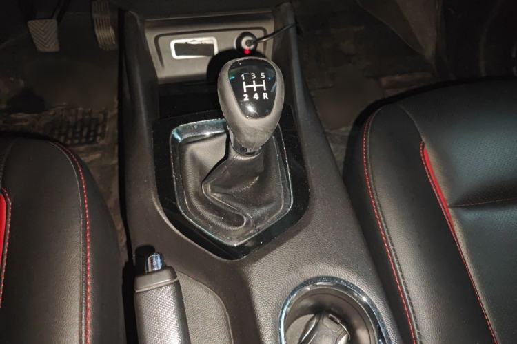 Used Soueast DX3 2016 1.5L Manual Luxury Edition Gear Lever