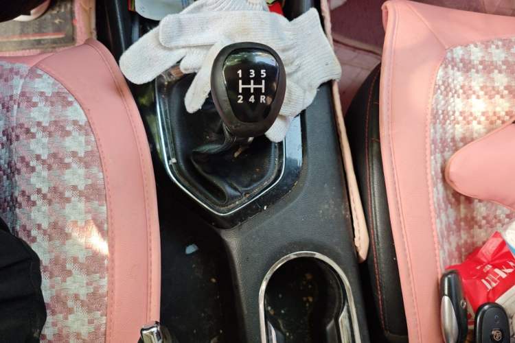 Used Soueast DX3 2016 1.5L Manual Luxury Edition Gear Lever