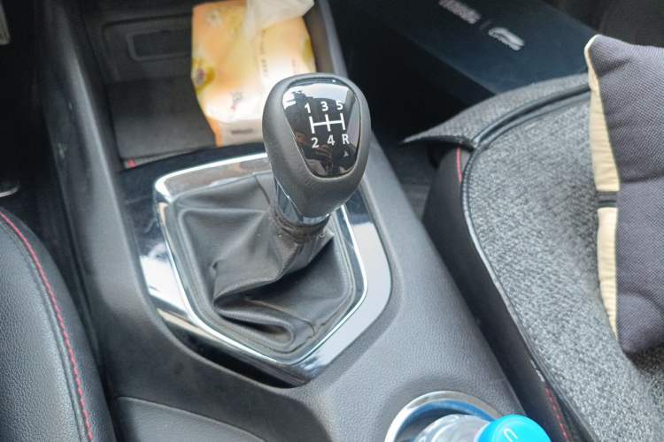 Used Soueast DX3 2016 1.5L Manual Luxury Edition Gear Lever