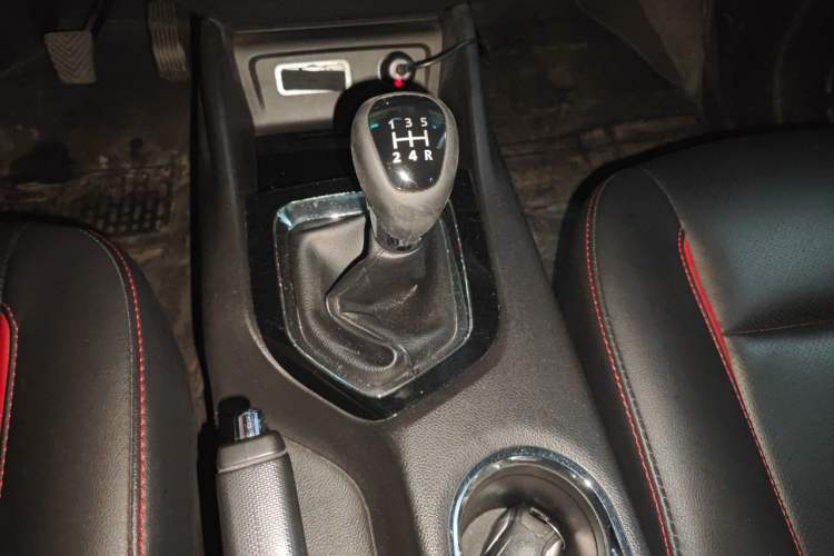 Used Soueast DX3 2016 1.5L Manual Luxury Edition Gear Lever