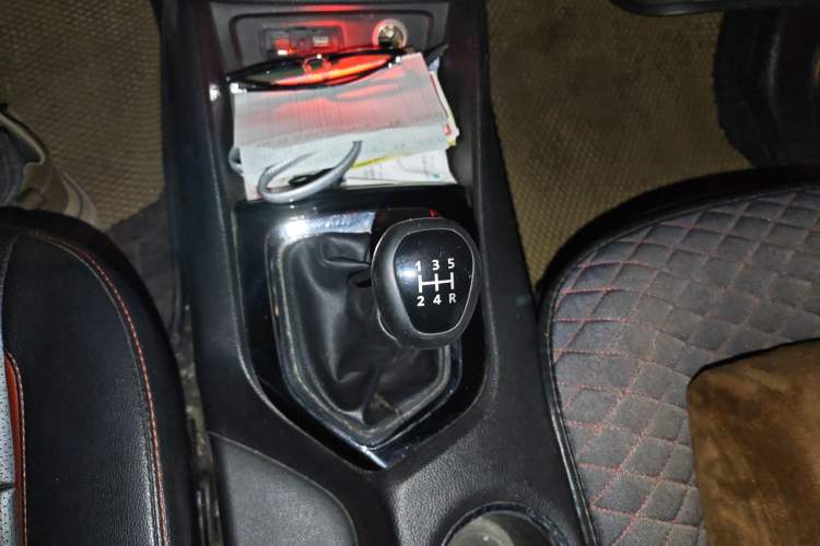Used Soueast DX3 2016 1.5L Manual Flagship Version Gear Lever