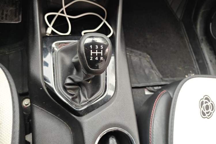 Used Soueast DX3 2016 1.5L Manual Luxury Edition Gear Lever