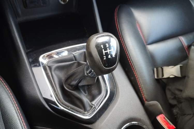 Used Soueast DX3 2016 1.5L Manual Luxury Model Gear Lever