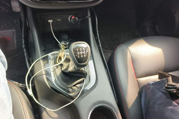 Used Soueast DX3 2016 1.5L Manual Luxury Edition Gear Lever