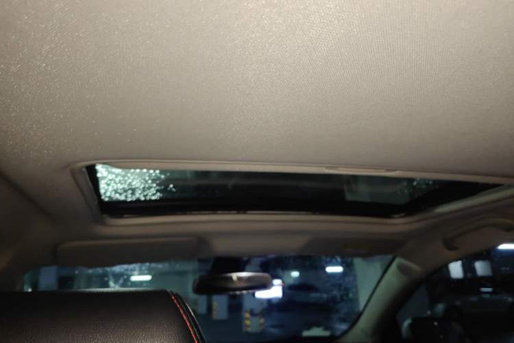 Used Soueast DX3 2016 1.5T CVT Prestige Edition Headliner