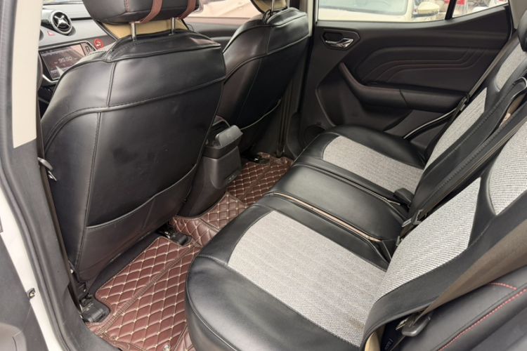 Used Soueast DX3 2016 1.5L Manual Luxury Edition Interior 2