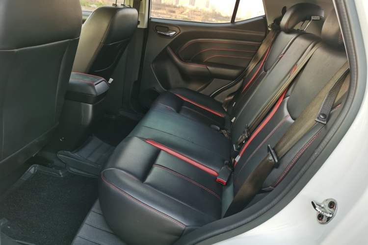 Used Soueast DX3 2016 1.5T CVT Flagship Model Interior 2