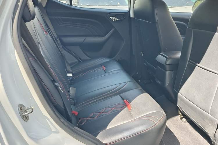Used Soueast DX3 2016 1.5L Manual Luxury Model Interior 2