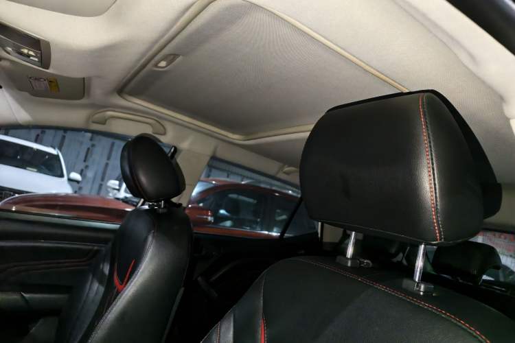 Used Soueast DX3 2016 1.5T CVT Prestige Edition Interior 2