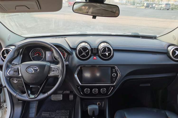 Used Soueast DX3 2016 1.5T CVT Flagship Model Interior 3