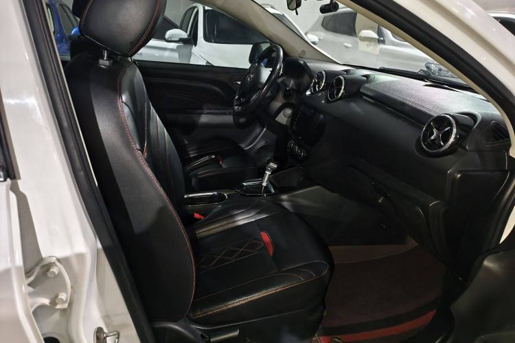 Used Soueast DX3 2016 1.5T CVT Prestige Edition Interior 6
