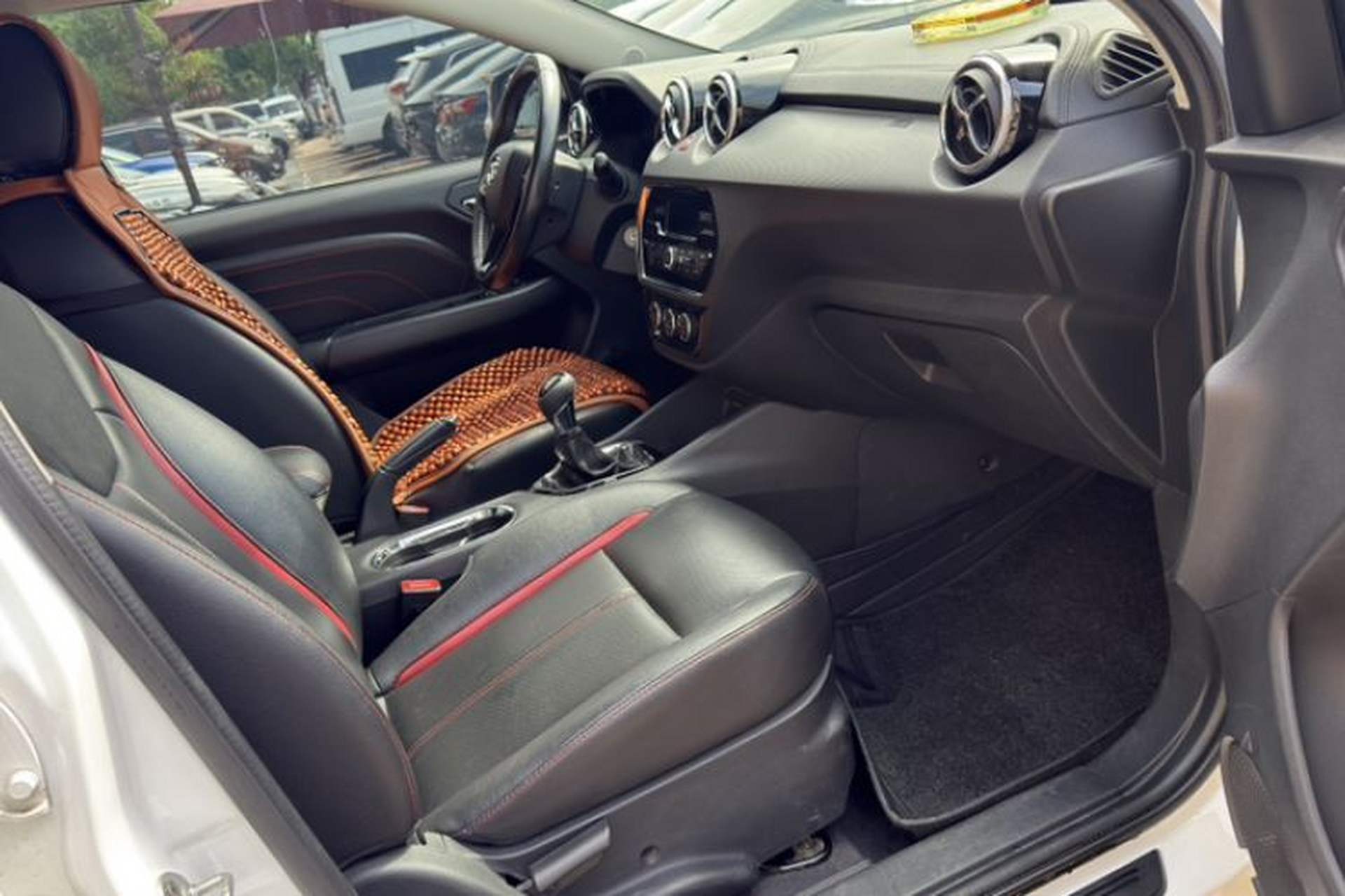Used Soueast DX3 2016 1.5L Manual Luxury Model Interior 6