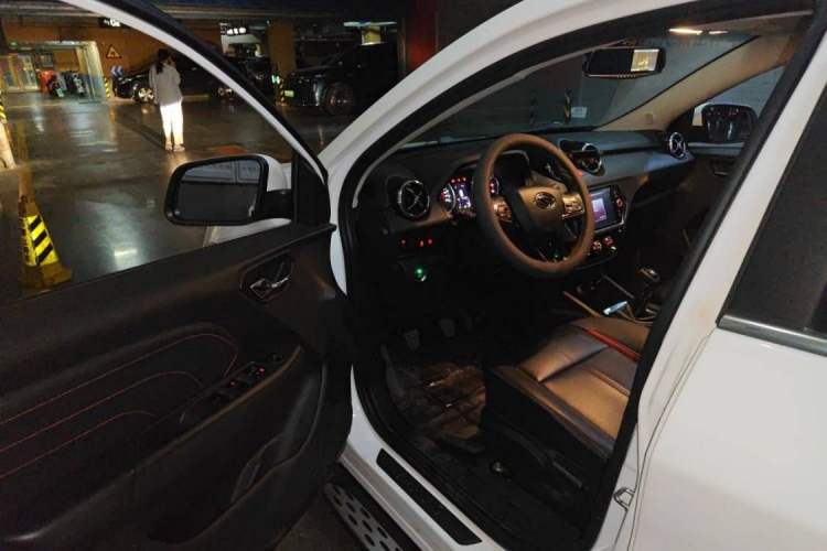 Used Soueast DX3 2016 1.5L Manual Luxury Edition Interior 7