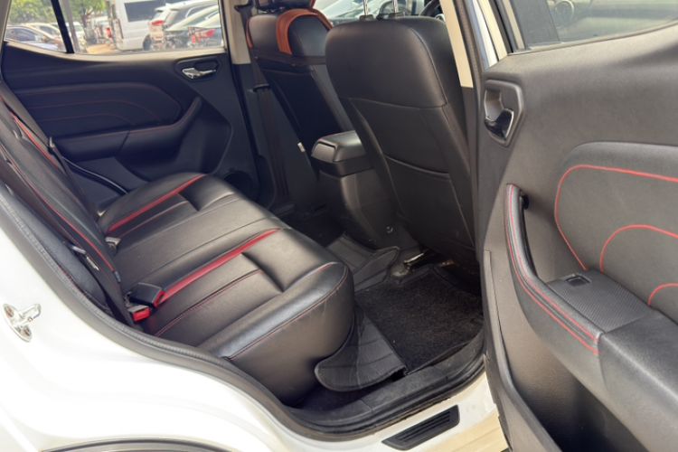 Used Soueast DX3 2016 1.5L Manual Luxury Model Interior 7