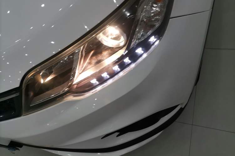 Used Soueast DX3 2016 1.5T CVT Prestige Edition Left Front Headlight
