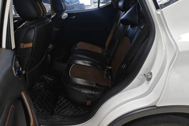 Used Soueast DX3 2016 1.5T CVT Prestige Edition Left Rear Seat