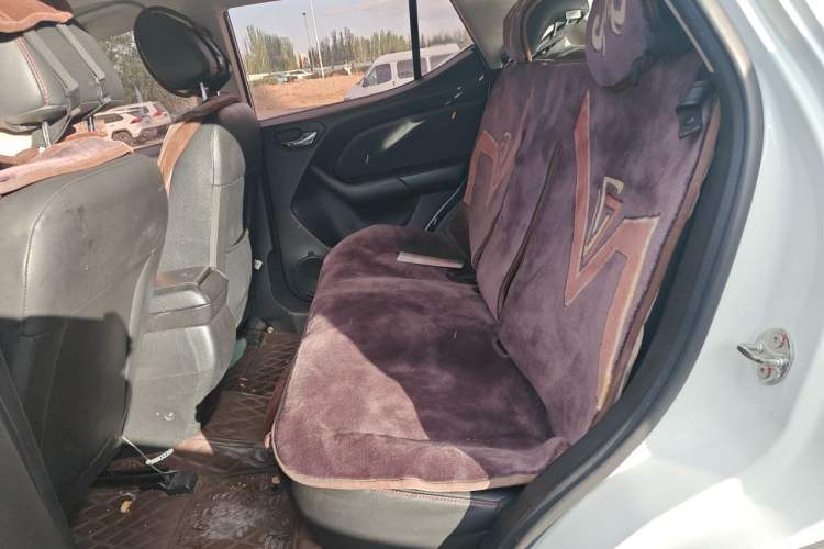 Used Soueast DX3 2016 1.5T CVT Prestige Edition Left Rear Seat