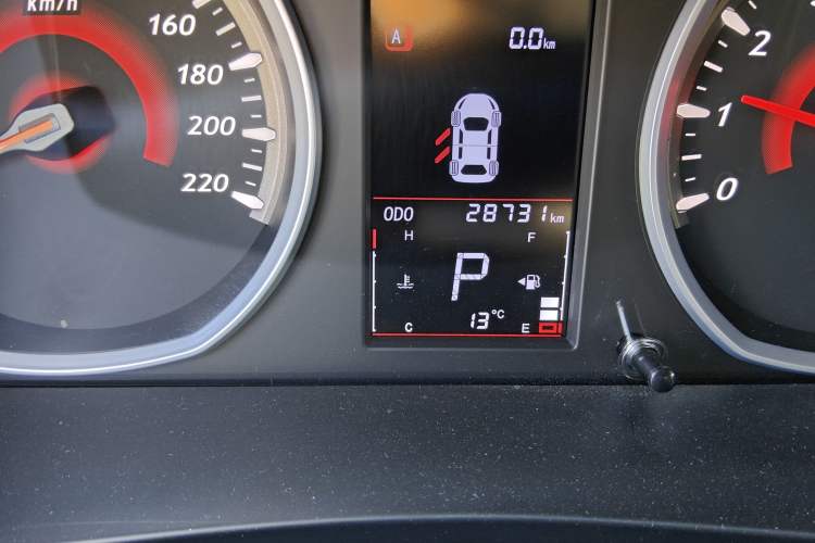 Used Soueast DX3 2016 1.5T CVT Flagship Model Odometer Close Up