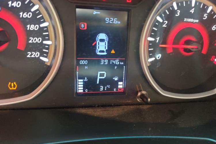 Used Soueast DX3 2016 1.5T CVT Prestige Edition Odometer Close Up