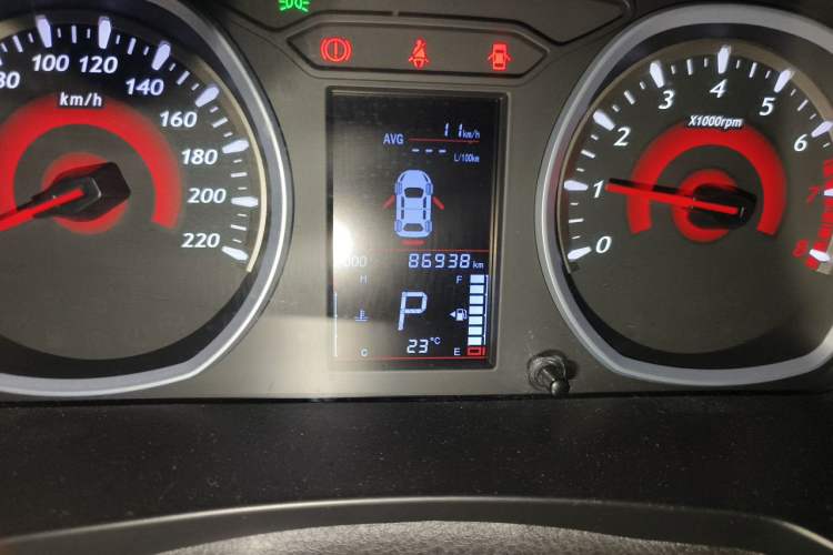 Used Soueast DX3 2016 1.5T CVT Prestige Edition Odometer Close Up