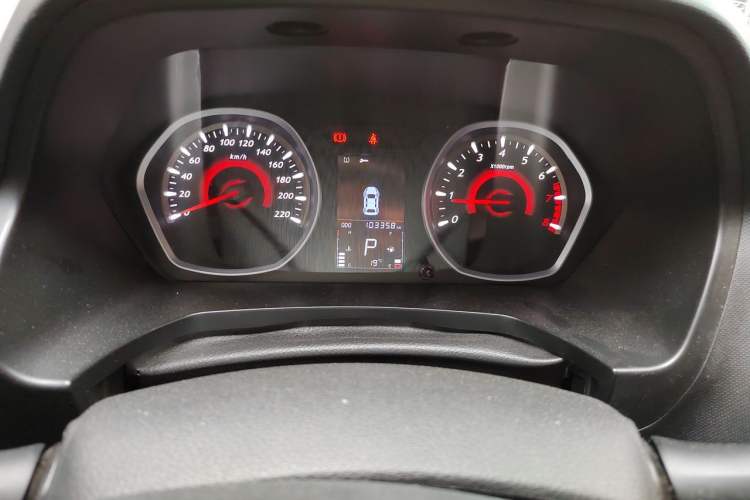 Used Soueast DX3 2016 1.5T CVT Flagship Model Odometer Close Up