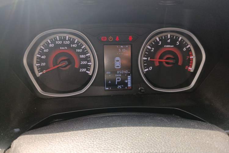 Used Soueast DX3 2016 1.5T CVT Prestige Edition Odometer Close Up