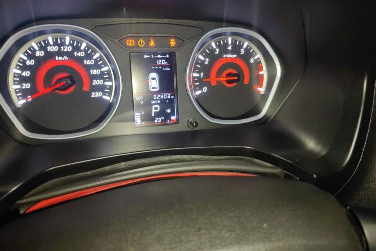 Used Soueast DX3 2016 1.5T CVT Prestige Edition Odometer Close Up