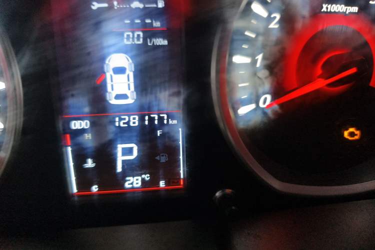 Used Soueast DX3 2016 1.5T CVT Prestige Edition Odometer Close Up