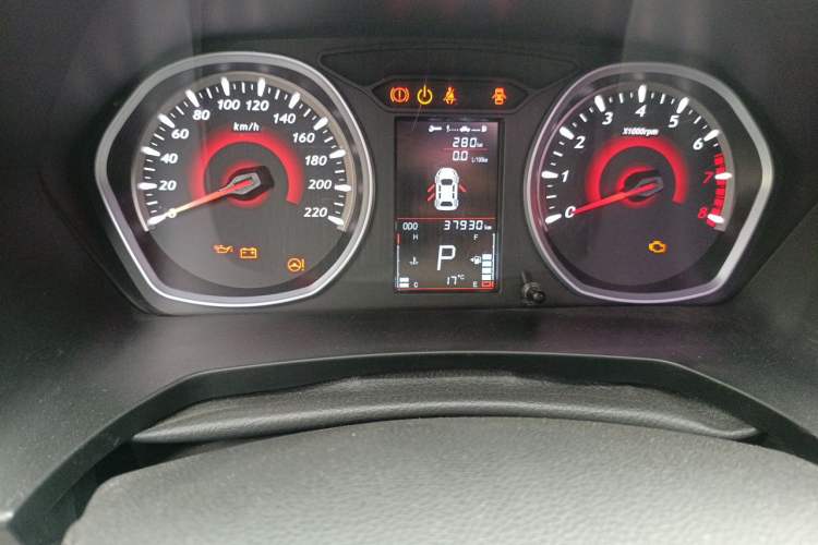 Used Soueast DX3 2016 1.5T CVT Flagship Model Odometer Close Up
