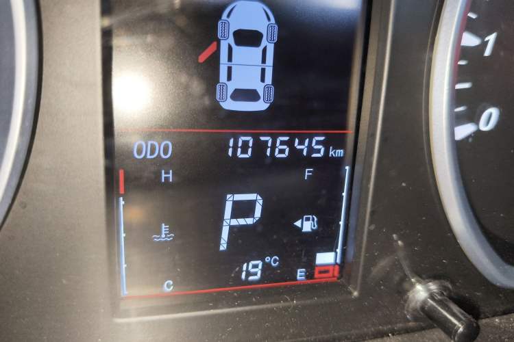 Used Soueast DX3 2016 1.5T CVT Flagship Model Odometer Close Up