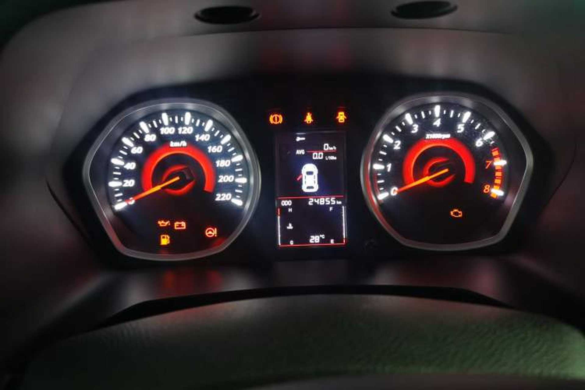 Used Soueast DX3 2016 1.5L Manual Flagship Version Odometer Close Up