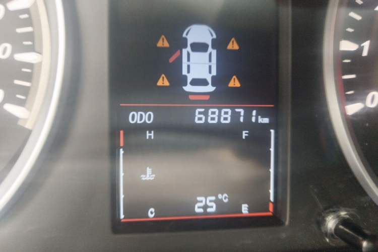 Used Soueast DX3 2016 1.5L Manual Flagship Version Odometer Close Up
