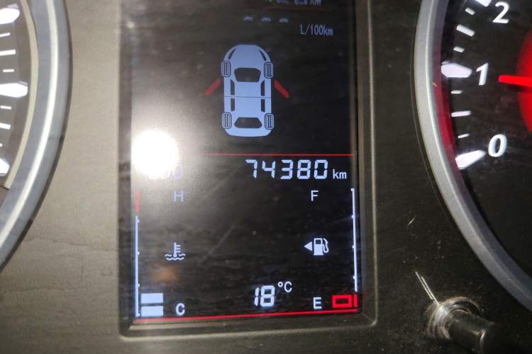 Used Soueast DX3 2016 1.5L Manual Luxury Edition Odometer Close Up