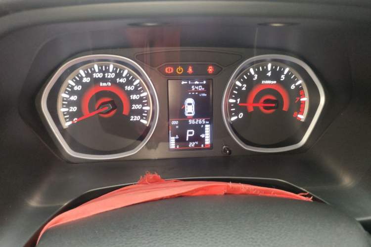 Used Soueast DX3 2016 1.5T CVT Prestige Edition Odometer Close Up