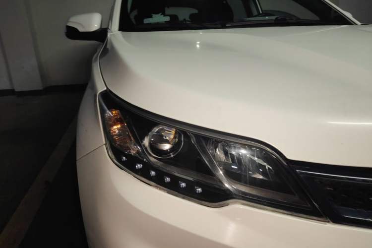 Used Soueast DX3 2016 1.5T CVT Prestige Edition Right Front Headlight