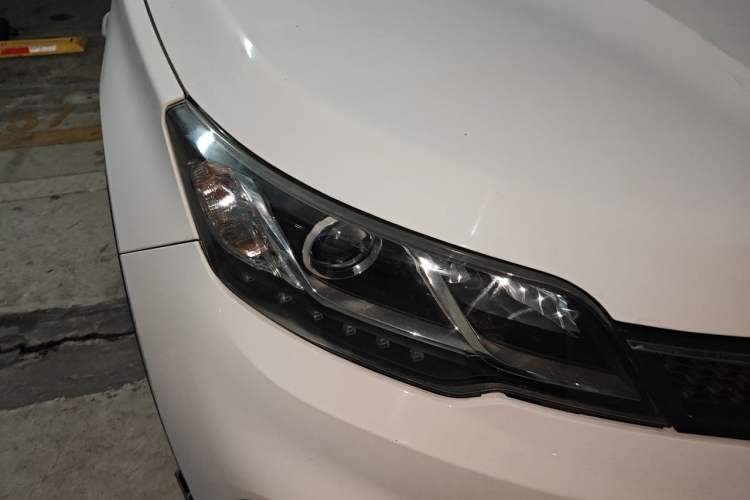 Used Soueast DX3 2016 1.5T CVT Prestige Edition Right Front Headlight