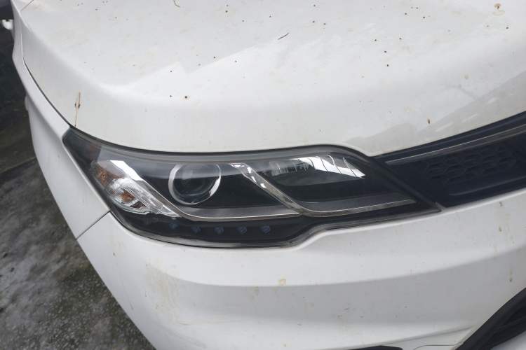 Used Soueast DX3 2016 1.5T CVT Prestige Edition Right Front Headlight