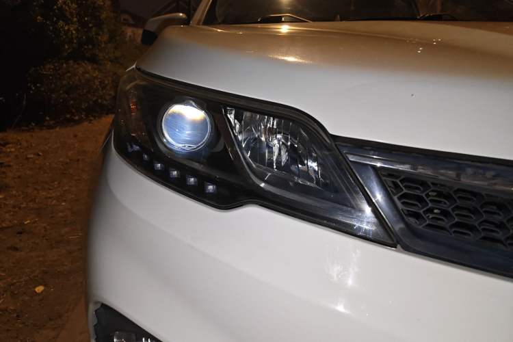 Used Soueast DX3 2016 1.5L Manual Flagship Version Right Front Headlight